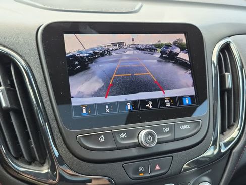 Used 2023 Chevrolet Equinox RS w/ RS Leather Package AWD/4WD image 17