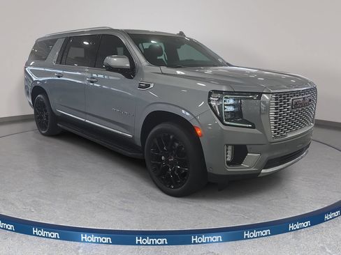 Used 2024 GMC Yukon XL Denali w/ Advanced Technology Package AWD/4WD image 4