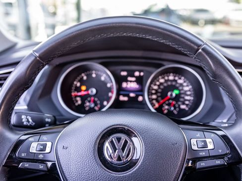 Used 2020 Volkswagen Tiguan SE w/ 3rd Row Seat Package AWD/4WD image 12
