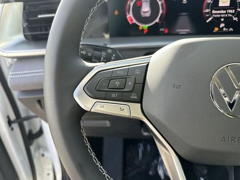 New 2025 Volkswagen Tiguan SE image 17