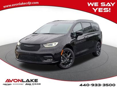 New 2026 Chrysler Pacifica Limited w/ S Appearance Package