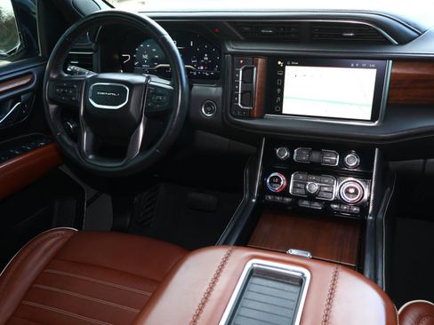 Used 2024 GMC Yukon Denali Ultimate AWD/4WD image 11