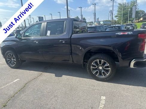 Used 2022 Chevrolet Silverado 1500 LT AWD/4WD image 5