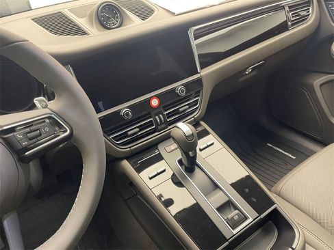 New 2026 Porsche Macan image 10