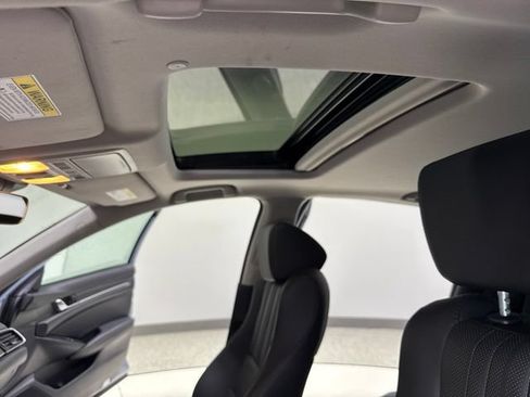 Used 2021 Honda Accord Touring image 2