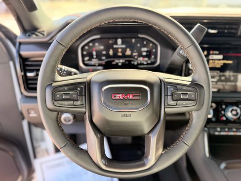 Used 2025 GMC Sierra 2500 AT4 image 21