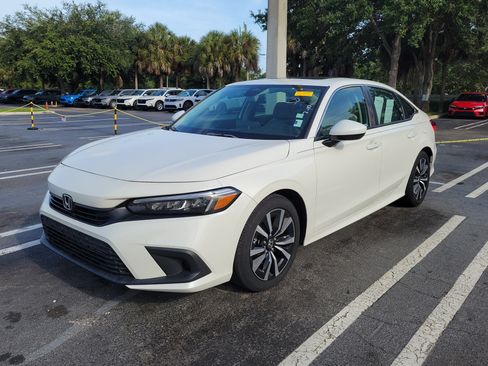 Certified 2024 Honda Civic EX image 3