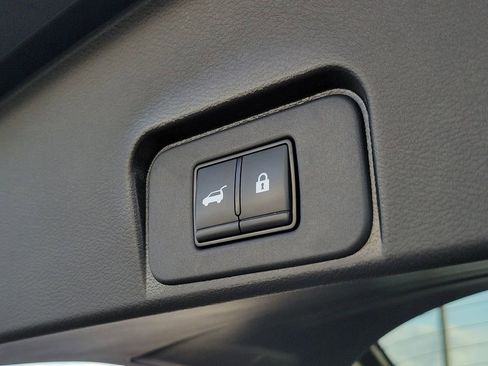 Used 2023 Nissan Rogue SL w/ SL Premium Package image 10