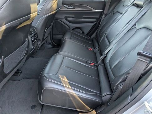 Used 2024 Jeep Grand Cherokee Limited image 28