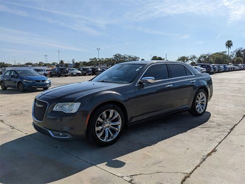 Used 2019 Chrysler 300 Limited image 5