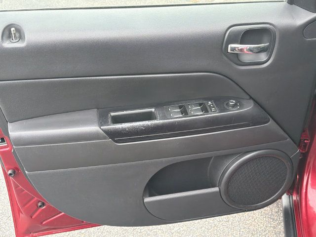 Used 2019 Jeep Cherokee Latitude Plus FWD image 11