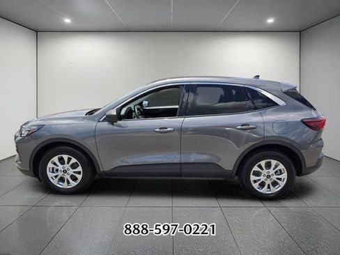 Used 2023 Ford Escape Active FWD image 2