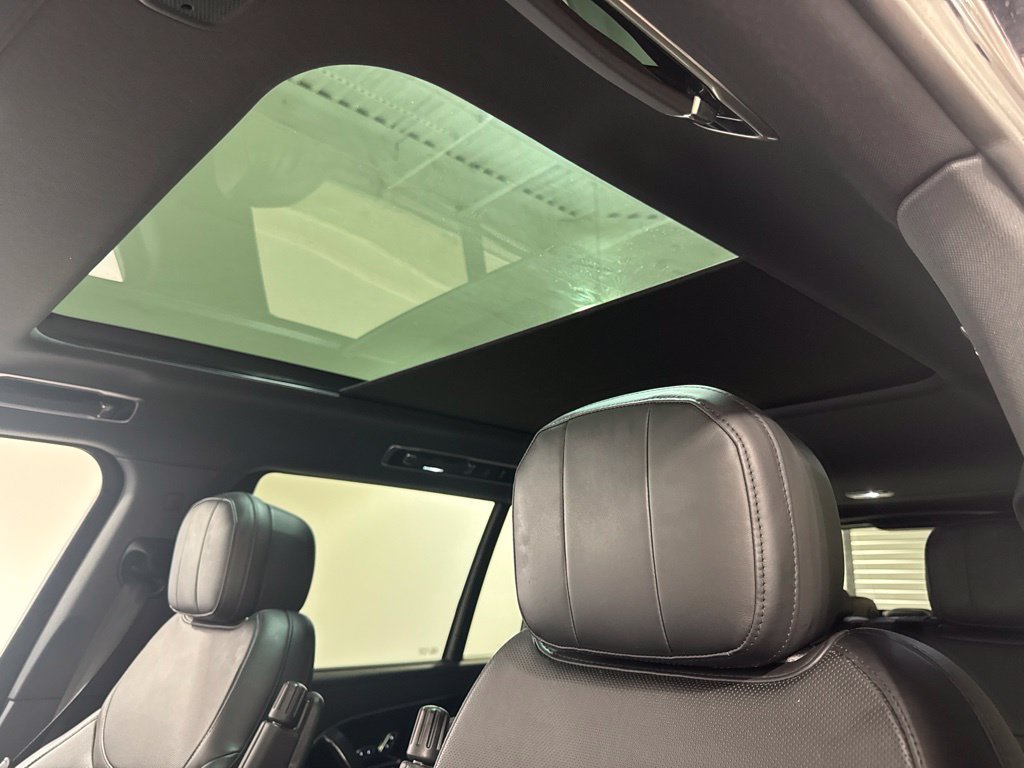 Certified 2025 Land Rover Range Rover Long Wheelbase SE AWD/4WD image 16