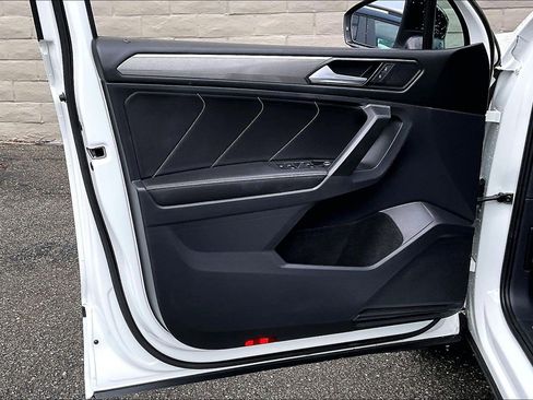 Certified 2023 Volkswagen Tiguan SE R-Line FWD image 20