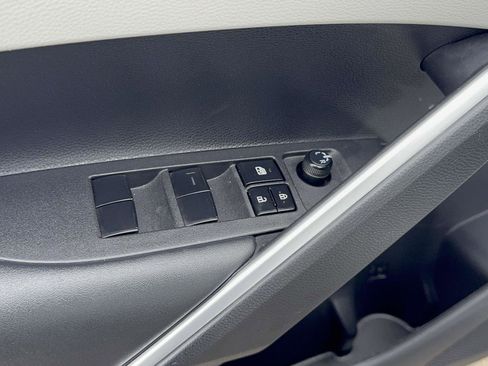 Used 2024 Toyota Corolla Cross L image 18