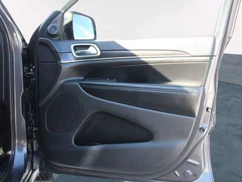 Used 2018 Jeep Grand Cherokee Limited image 29