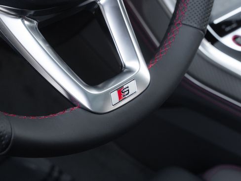 New 2026 Audi SQ8 Prestige image 13