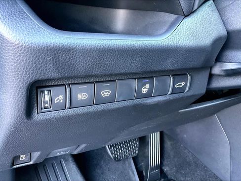 Used 2025 Toyota RAV4 XLE Premium AWD/4WD image 33