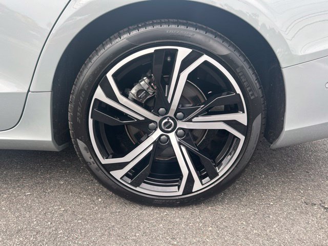 Certified 2025 Volvo S60 B5 Plus AWD/4WD image 9