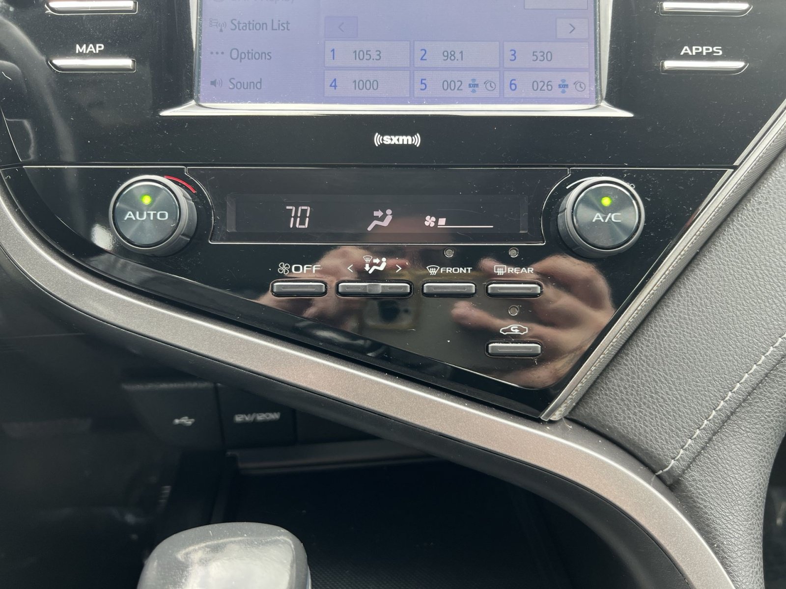 Used 2020 Toyota Camry SE FWD image 20