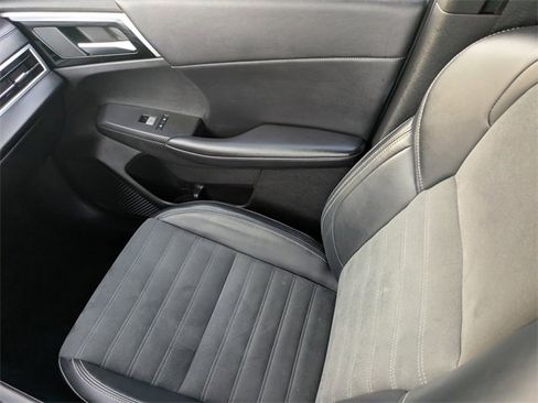 Used 2024 Mitsubishi Outlander FWD image 19