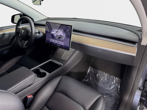 Used 2023 Tesla Model Y Long Range image 29
