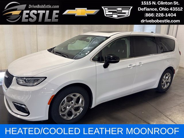 Used 2024 Chrysler Pacifica Limited FWD image 1