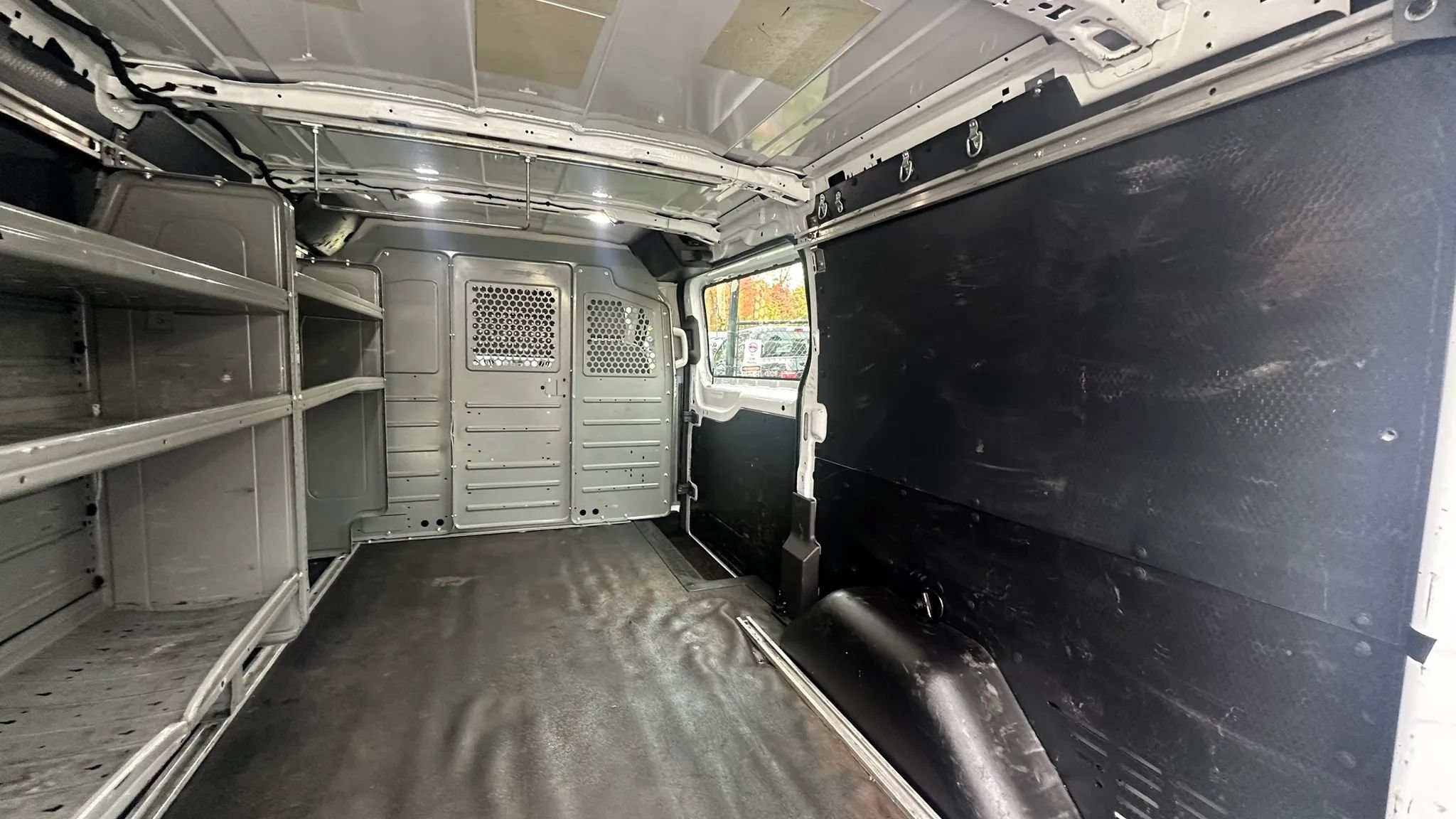 Used 2019 Ford Transit 250 130 Low Roof RWD image 27