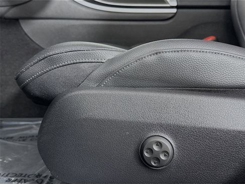 Used 2022 Mercedes-Benz C 300 Sedan image 32