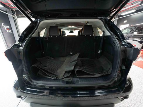Used 2023 Toyota Highlander XLE image 28