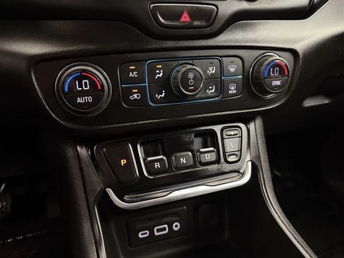 Used 2021 GMC Terrain SLT w/ Infotainment Package II FWD image 23
