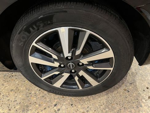 Used 2025 Nissan Versa SV image 29