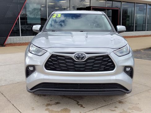 Used 2023 Toyota Highlander LE image 2