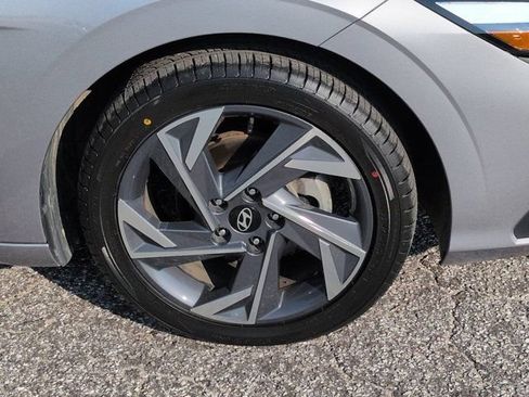 Used 2025 Hyundai Elantra Sport FWD image 10