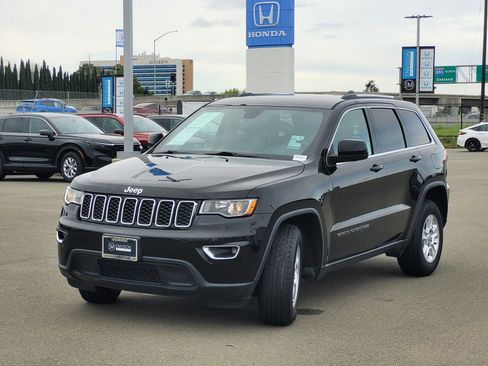 Used 2017 Jeep Grand Cherokee Laredo w/ Quick Order Package 2BE image 9