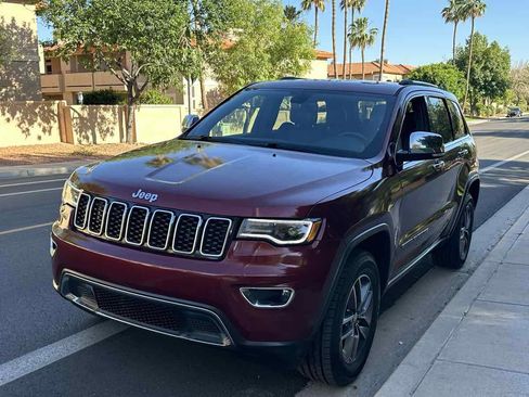 Used 2017 Jeep Grand Cherokee Limited w/ Luxury Group II image 4
