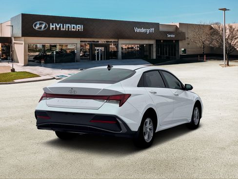 New 2026 Hyundai Elantra SE FWD image 7