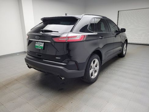 Used 2020 Ford Edge SE image 9