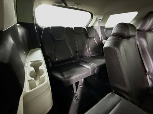 Used 2023 Kia Carnival LX FWD image 39