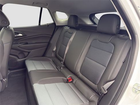 New 2026 Chevrolet Trax LT w/ Sunroof Package image 13