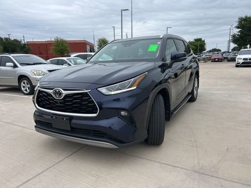 Used 2023 Toyota Highlander Platinum FWD image 9