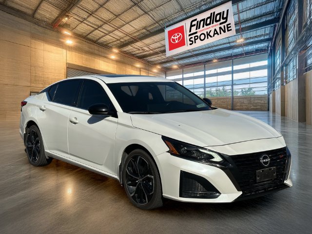 Used 2023 Nissan Altima 2.5 SR w/ SR Premium Package AWD/4WD image 3