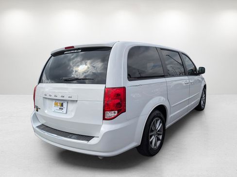 Used 2016 Dodge Grand Caravan SE image 5