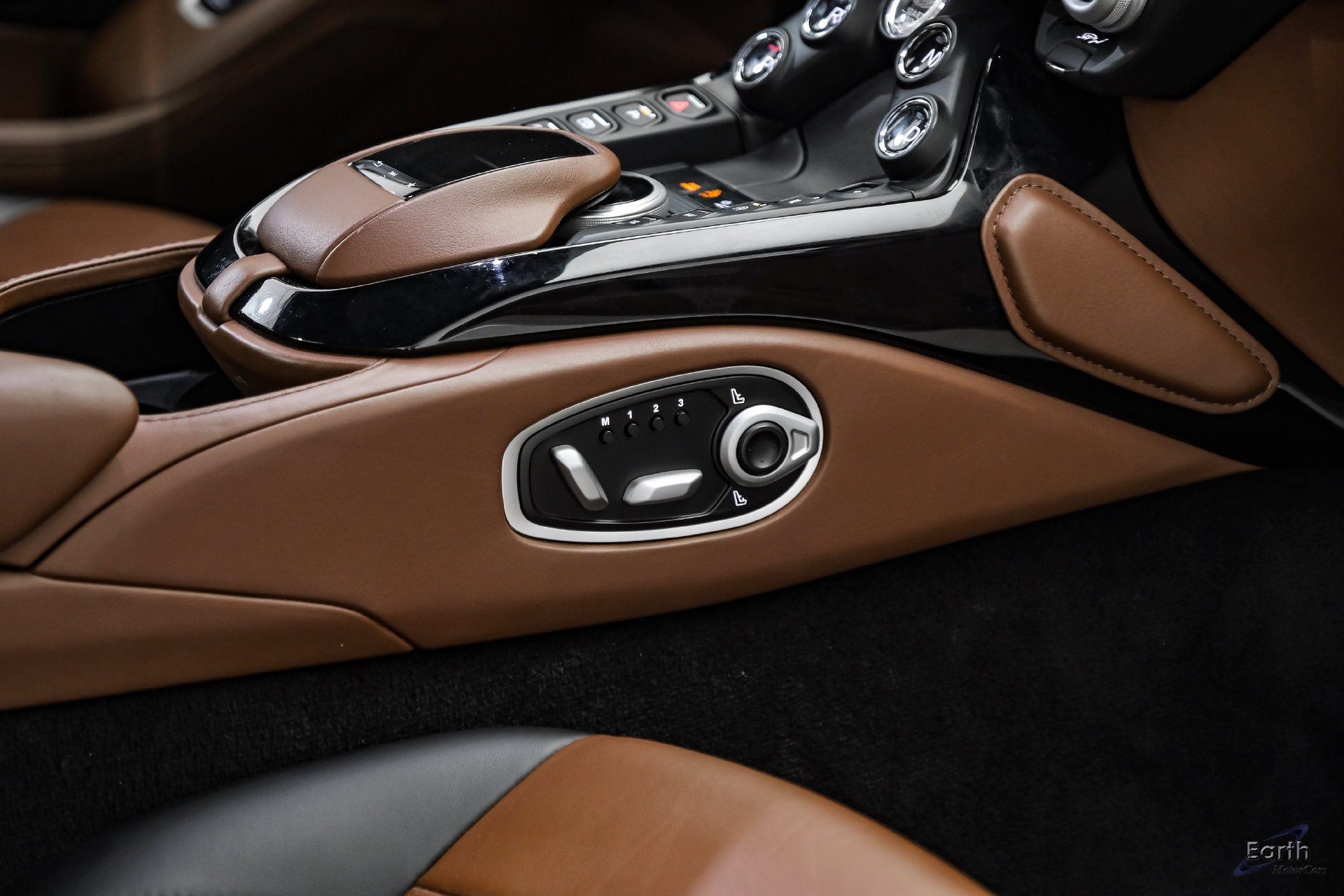 Used 2020 Aston Martin V8 Vantage Coupe RWD image 50