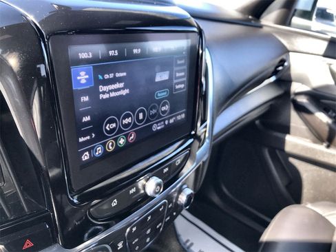 Used 2023 Chevrolet Traverse LT image 16