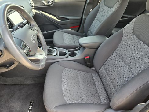 Used 2017 Hyundai Ioniq SEL FWD image 9