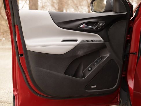 Used 2018 Chevrolet Equinox Premier image 25