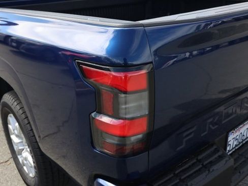 Used 2023 Nissan Frontier SV image 7