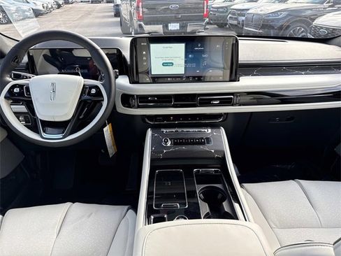 New 2026 Lincoln Aviator Black Label w/ Jet Appearance Package image 16