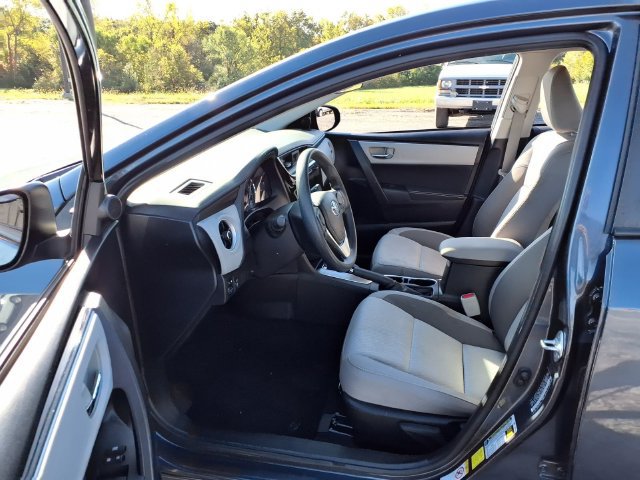 Used 2017 Toyota Corolla LE w/ Carpet Mat Package (TMS) FWD image 35